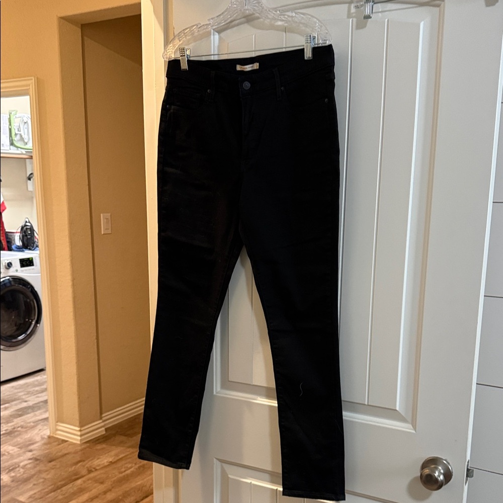Levi's Classic Black Cropped Jeans